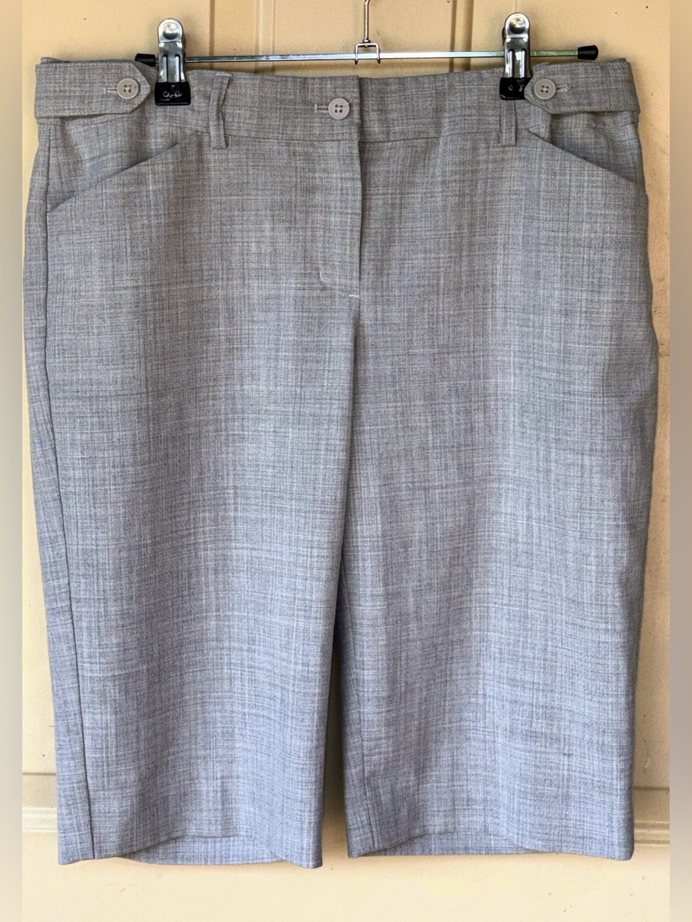 Express Design Studio Editor Gray Bermuda Trouser Shorts - Size 6